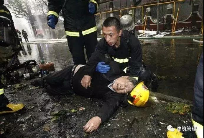 2010年11月15日14时15分许,位于上海静安区胶州路707弄1号胶州高层教师公寓，经查，当日14时14分，电焊工吴国略和工人王永亮在加固胶州路728号公寓大楼10层脚手架的悬挑支架过程中，违规进行电焊作业引发火灾，此次火灾造成58人死亡、71人受伤，直接经济损失1.58亿元。.jpg